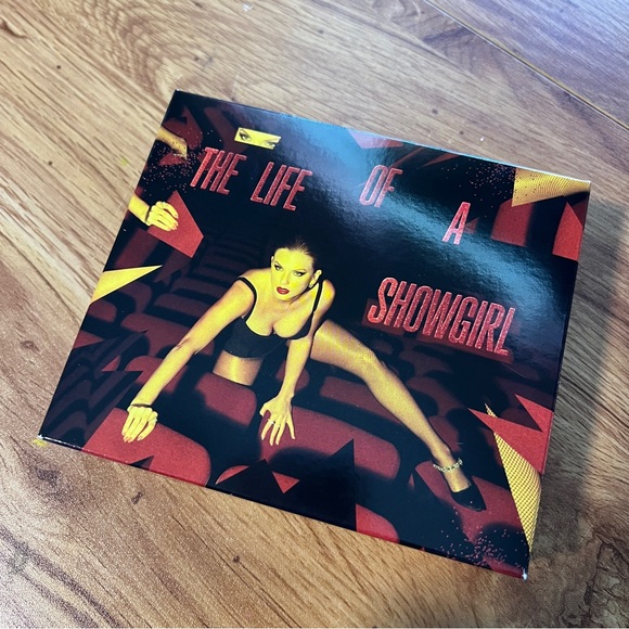 THE LIFE OF A SHOWGIRL: IT'S FRIGHTENING EDITION LIMITED RELEASE DELUXE CD - Picture 10 of 10